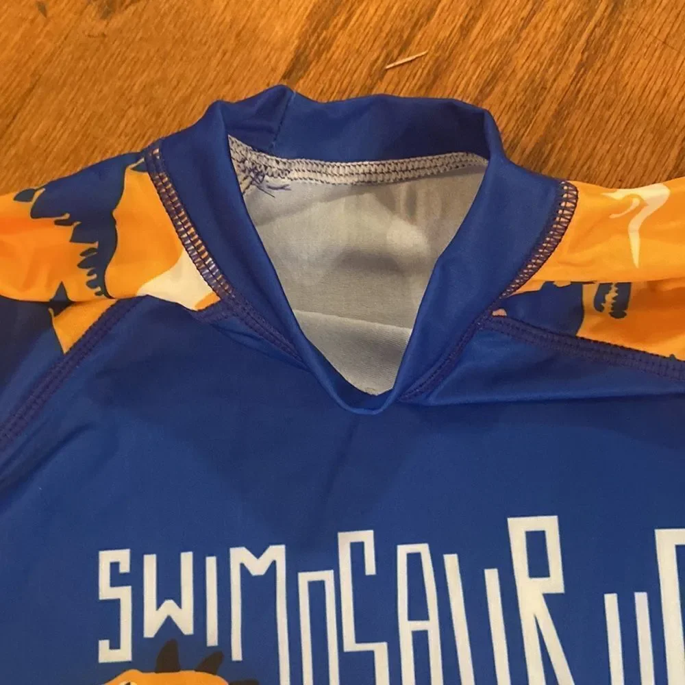 NWT Sinoly size 90–100 cm, 3T  or 4T swim outfit, with dinosaurs